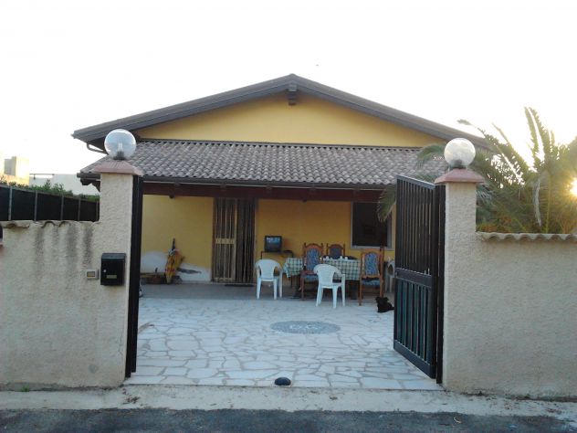 villa a pochi passi dal mare