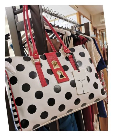 Cedesi negozio abbigliamento donna