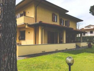 Villa in affitto a Forte dei Marmi 250 mq  Rif: 1198674