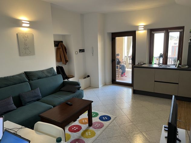 Besozzo - porzione di casa ristrutturata con box - Foto 3