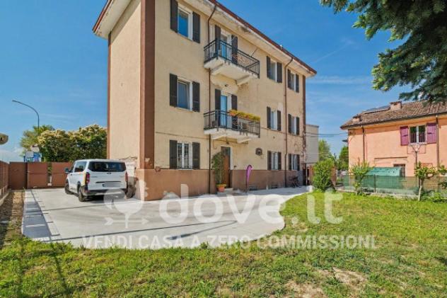 Casa indipendente di 260 m² con più di 5 locali e posto auto in vendita a Piacenza