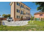 Casa indipendente di 260 m² con più di 5 locali e posto auto in vendita a P &hellip;