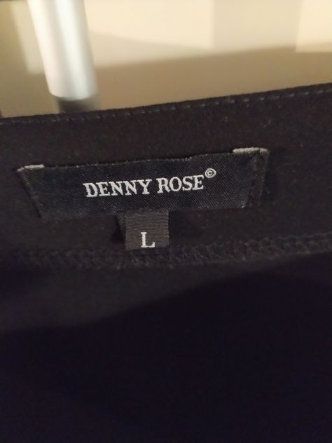 Occasione. Denny Rose. Bella Gonna al ginocchio nera elegante con spacco. - Foto 2