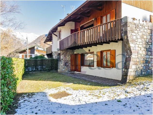 In vendita esclusivo villino con giardino privato e vista panoramica