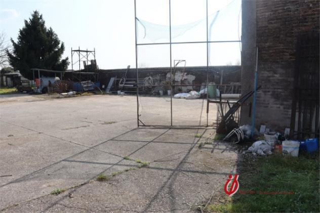 Rustico / Casale di 340 m² con più di 5 locali e box auto in vendita a Erbè - Foto 7