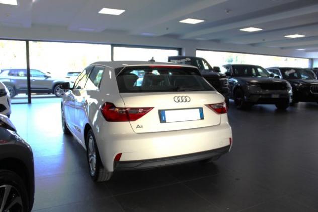 AUDI A1 SPB 1.0 TFSI 95 CV Identity Black rif. 24035209 - Foto 10