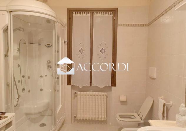 CASA INDIPENDENTE di 7 vani e di 300 mq (FOLLINA) rif. RB58_5 - Foto 5