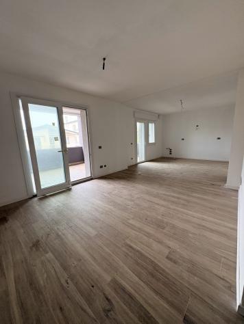 APPARTAMENTO di 5 vani e di 110 mq (PIOVE DI SACCO) rif. 042