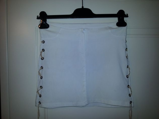 UNA MINIGONNA DA DONNA/RAGAZZA,VINTAGE,ELASTICIZZATA,LEGGERA,BIANCA,ESTIVA,ADERE - Foto 2