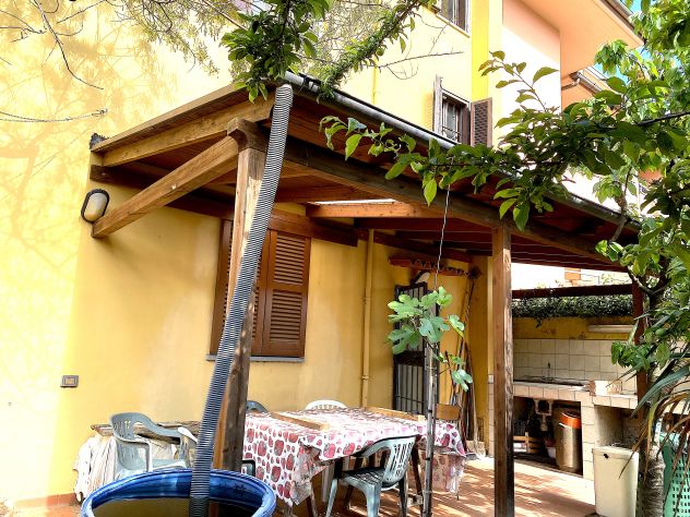 Porticato in legno mt 6,50x3 in ottime condizioni