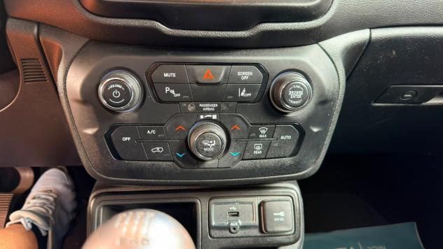 Jeep Renegade 1.6 Mjt 120 CV Limited - Foto 9