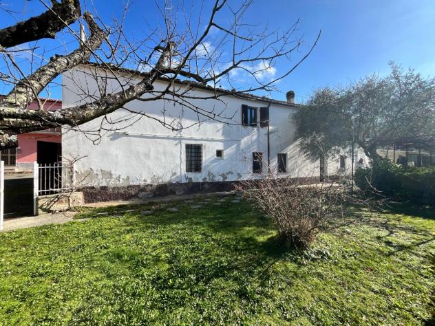 Nel Villaggio di Montebuono, a soli 10 km dalle Terme di Sorano e a 18 km da Pitigliano,
vendiamo un casale di circa 150 mq su due piani composto: Pi - Foto 7