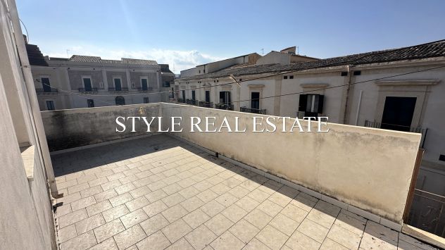 Casa indipendente con terrazzo vicino al centro storico di Avola Siracusa