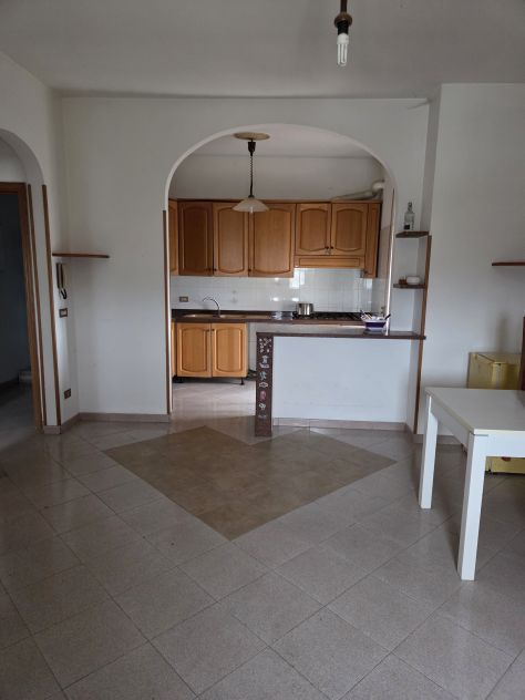 IMMOBILE INDIPENDENTE CON TERRAZZO VERANDA GARAGE - Foto 4