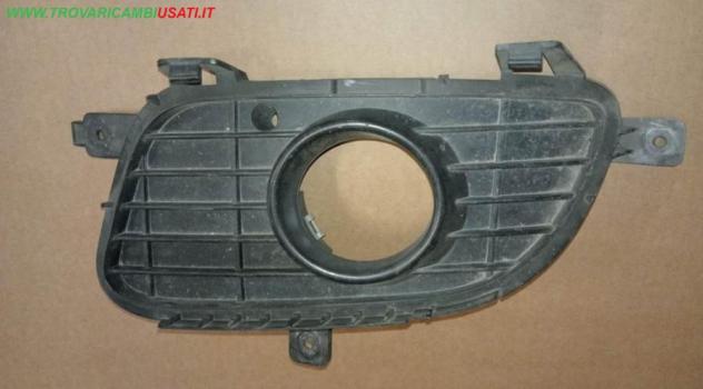 GRIGLIA LAT.S.PARAURTI ANT. A1698850522 999-U65750 Carrozzeria  Lamierati esterni  Paraurti  Griglia di ven MERCEDES - CLASSE A W169 - 2004  2012