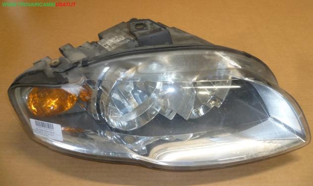 PROIETTORE D. CON FANALE ARANCIO AUDI A4 (8E)  Parti elettriche  Fanaleria  Proiettori  Proiettore ant. AUDI - A4 - 01-11-2004 - 01-10-2007