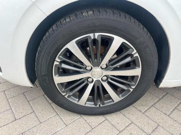 Peugeot 208 1.2 PureTech 82cv Allure - Foto 6