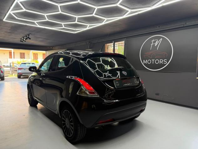 Lancia Ypsilon 1.2 69 CV 5 porte GPL Ecochic Black and Noir - Foto 5