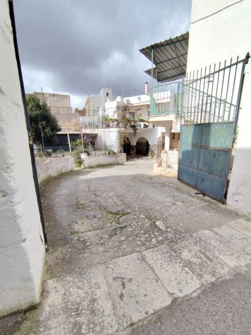 STATTE: VICO RONDINELLI : App. indipendente con volte di 88 mq. con TRE GARAGE - Foto 8