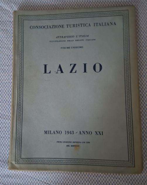 Volume undicesimo della serie Attraverso l'Italia del Touring Club Italiano 1943