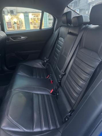 Alfa Romeo Giulia 2.2 Turbodiesel 210 CV AT8 AWD Q4 Veloce - Foto 9
