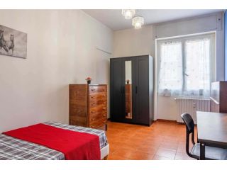 via carolina invernizio 7b  private room s1