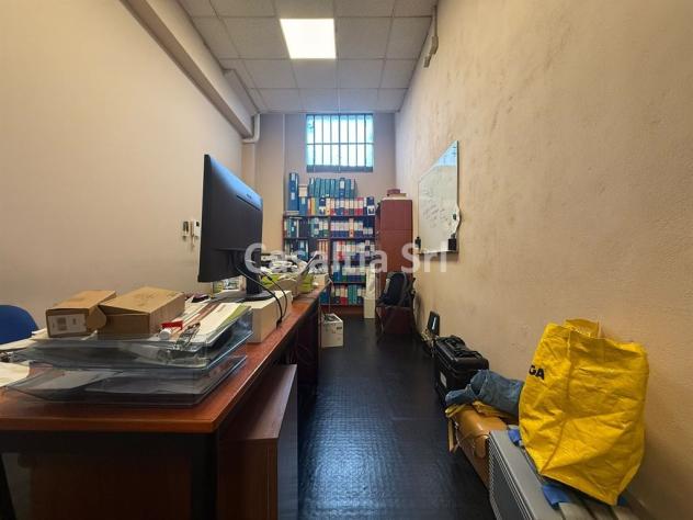 Spazio C3 con accesso furgoni, soppalco e ufficio - Foto 15