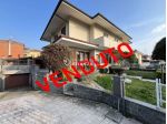 BRUGHERIO: IN VENDITA VILLA BIFAMILIARE CON GIARDINO PRIVATO
