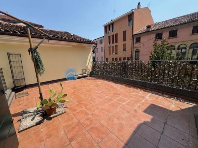 CENTRO STORICO: bicamere arredato con terrazza abitabile - Foto 6