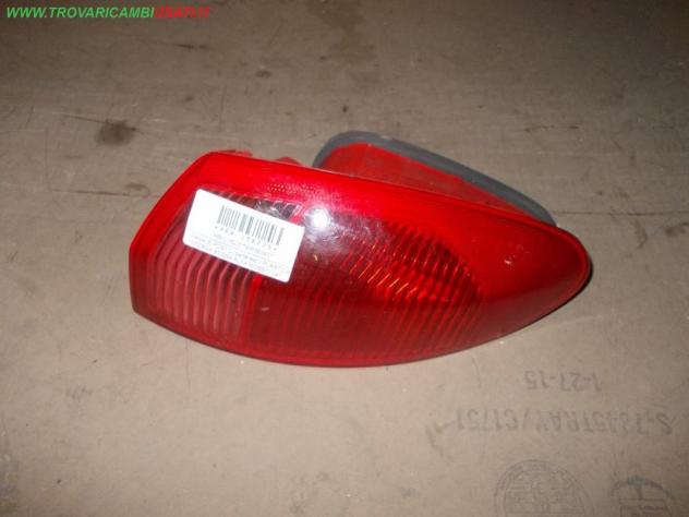 FANALE POST.D.(parte est.) PLASTICA INTERNA ROSSA ALFA ROMEO 147 (937-W8)  Parti elettriche  Fanaleria  Fanali  Fanale post. sx. ALFA ROMEO - 147 - 01