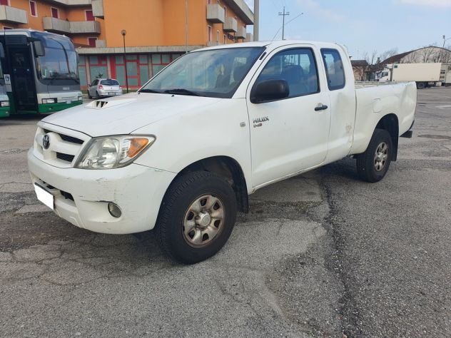 Toyota Hilux 2.5 D-4D 4WD 4posti Extra Cab DLX - Foto 2