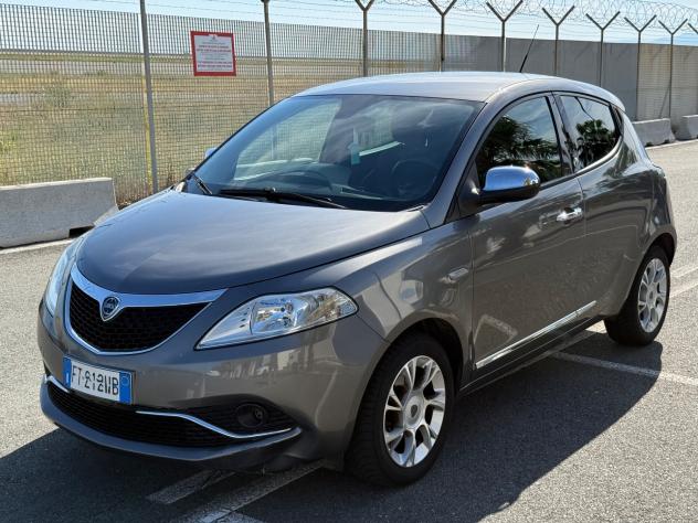 Lancia Ypsilon 1.2 69 CV-GPL-PERMUTABILE - Foto 5