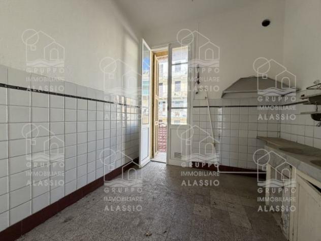 ALASSIO: Proponiamo grande alloggio in via Dante - Foto 9