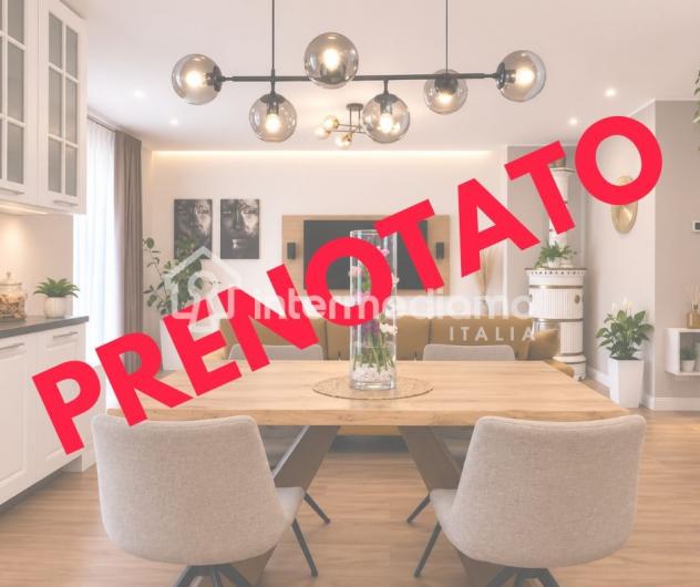 ELEGANTE QUADRILOCALE COMPLETAMENTE RISTRUTTURATO CON TERRAZZO