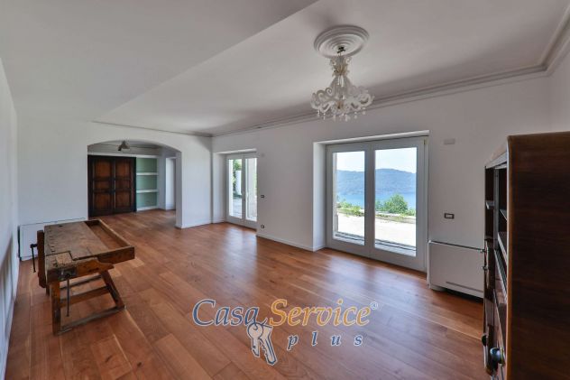 Splendida villa con vista sul lago a Castel Gandolfo