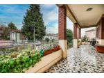 Villa di 195 m² con 4 locali e box auto in vendita a Legnano