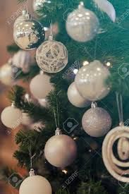 Albero di Natale con luci e decorazioni - Foto 7