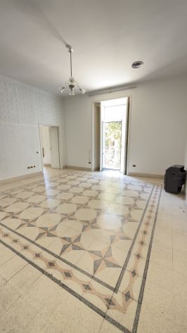 PRESTIGIOSO APPARTAMENTO NEL CUORE DI SALERNO - Foto 4