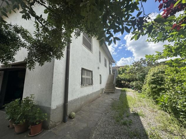 BIVIO DI RAVI VILLETTA INDIPENDENTE CON GIARDINO
