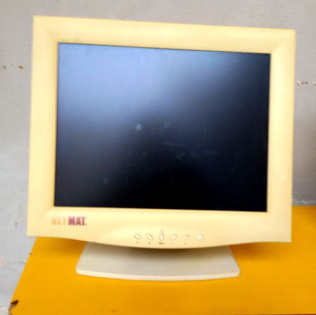 Monitor LCD 15 pollici 4:3
