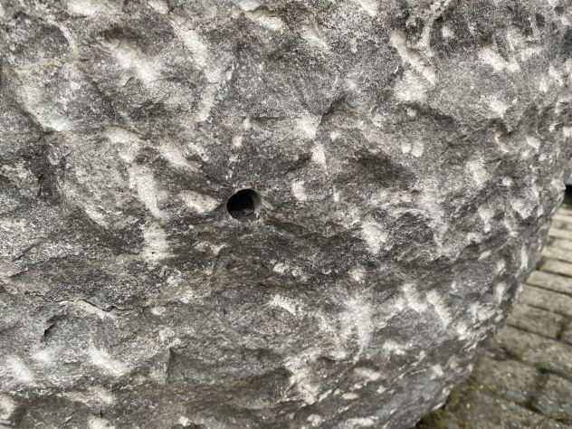 Grande vasca rotonda in pietra naturale - Foto 4
