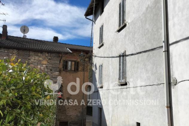 Villa di 160 m² con più di 5 locali in vendita a Mesenzana