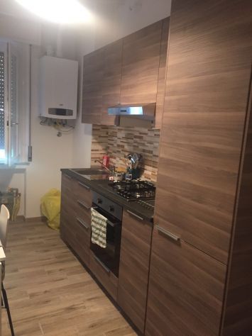 Affittasi stanza in zona ospedale a studente o giovanissimo lavoratore.