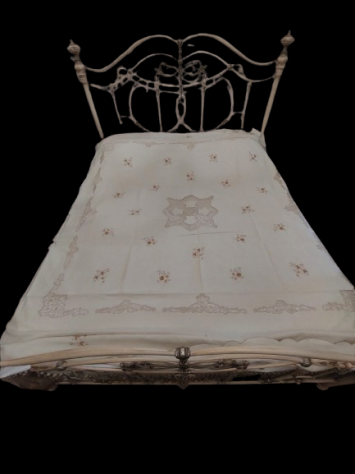 Pregiatissima e bellissima coperta matrimoniale in purissimo lino inserti fatti