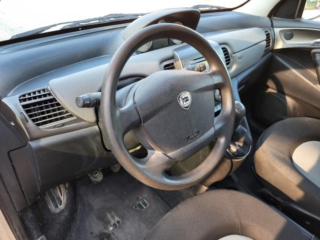 Lancia Ypsilon 1.3 MJT 75 CV Platino - Foto 9