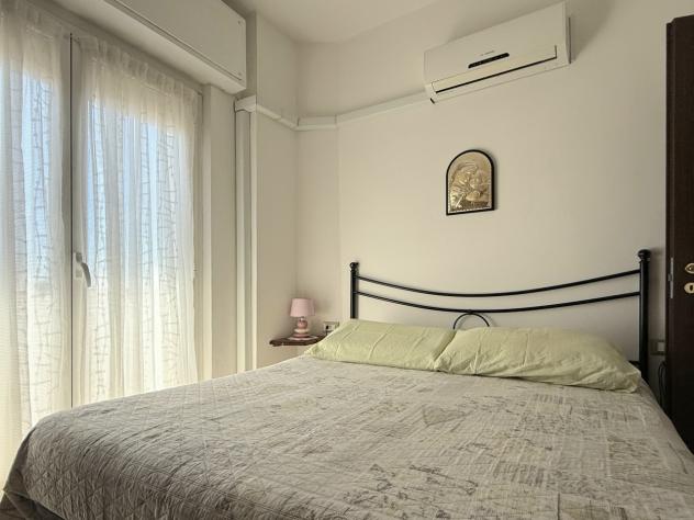 Marina di Massa, in pieno centro e a pochi passi dal mare: attico al 4° piano con ascensore, composto da ingresso, sala, ampia cucina, disimpegno, 3 c - Foto 20