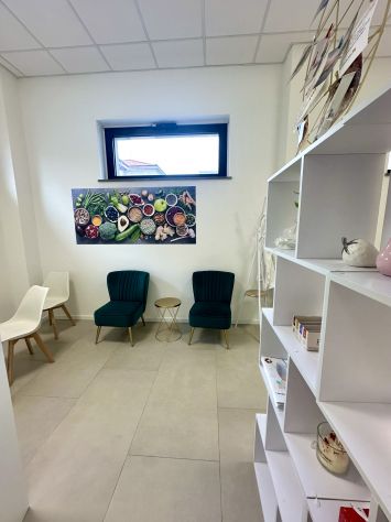 Studio medico ristrutturato con parcheggio interno, per professionisti sanitari - Foto 4