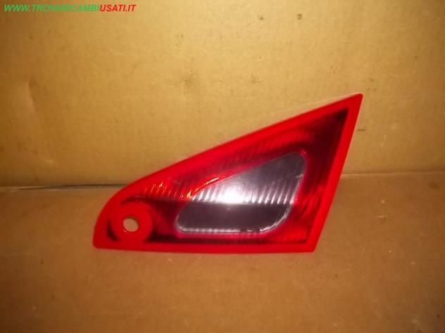 FANALE POST. PARTE INT. D. MITSUBISHI COLT (Z30) CZ3 999-U20828 Parti elettriche  Fanaleria  Fanali  Fanale int. post. d MITSUBISHI - COLT CZ3 - 2005