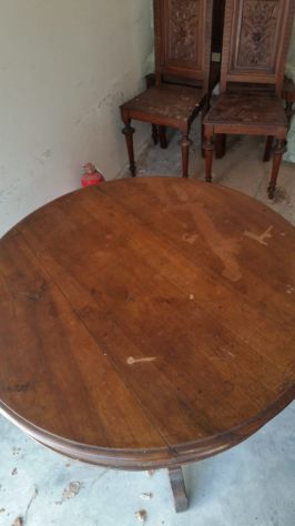 Tavolo e sedie in legno di noce - Foto 2