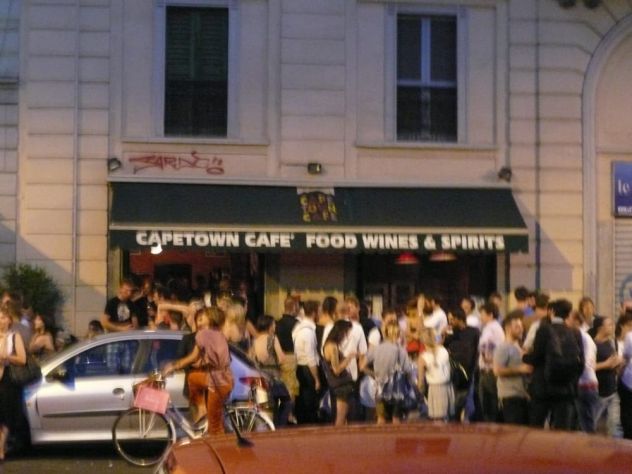 AMERICAN BAR ALLA MILANESE NEL CUORE DI MILANO NELLA ZONA DEI NAVIGLI ADATTO
